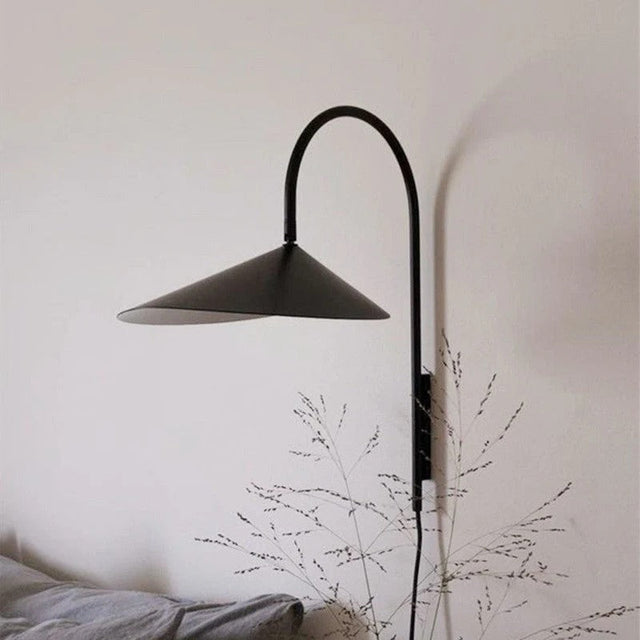 Modern vägglampa | Arum lampa med justerbar kronblad | Skugga järnram | 19 tum | Brick by Brick Carvallo