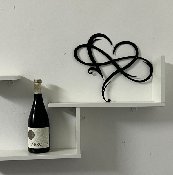 IronEcho – Handsmidd Väggskulptur med Infinity Heart MILA Sverige