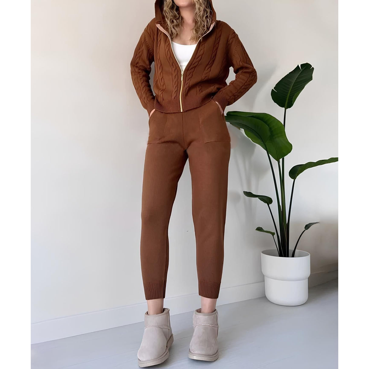 Millie Set - Stickad tvådelad hemmakostym för kvinnor (Mysig tröja + Byxor) Carvallo