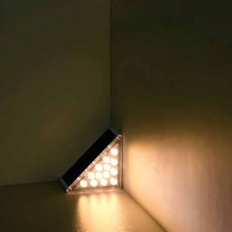 TriGlow Light - Triangulär Solenergi LED Stegbelysning för Utomhusbruk Carvallo
