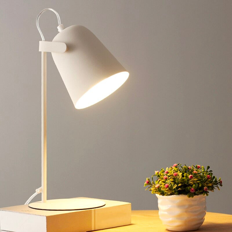 Färgglad design sänglampa med modern metallskärm Carvallo