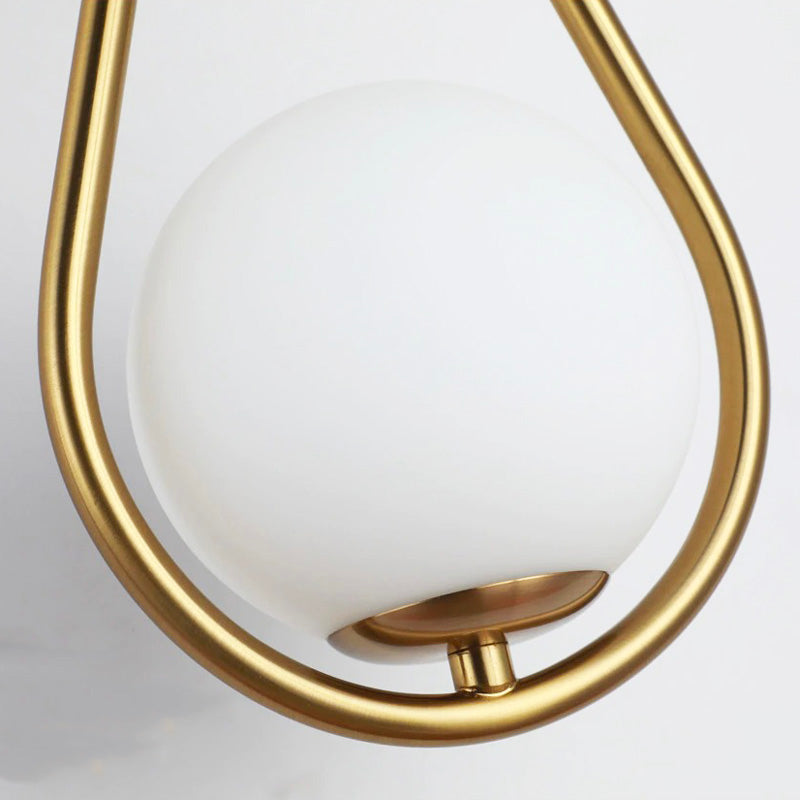 Guldfärgad metallkula väggsänglampa med USB-laddningsfunktion Carvallo