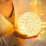 Rattan Moon Sänglampa med Modern Elegant Design Carvallo