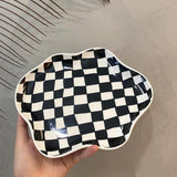 NinonCloud – Rutigt skål i form av ett moln med en lekfull form och iögonfallande stil Carvallo