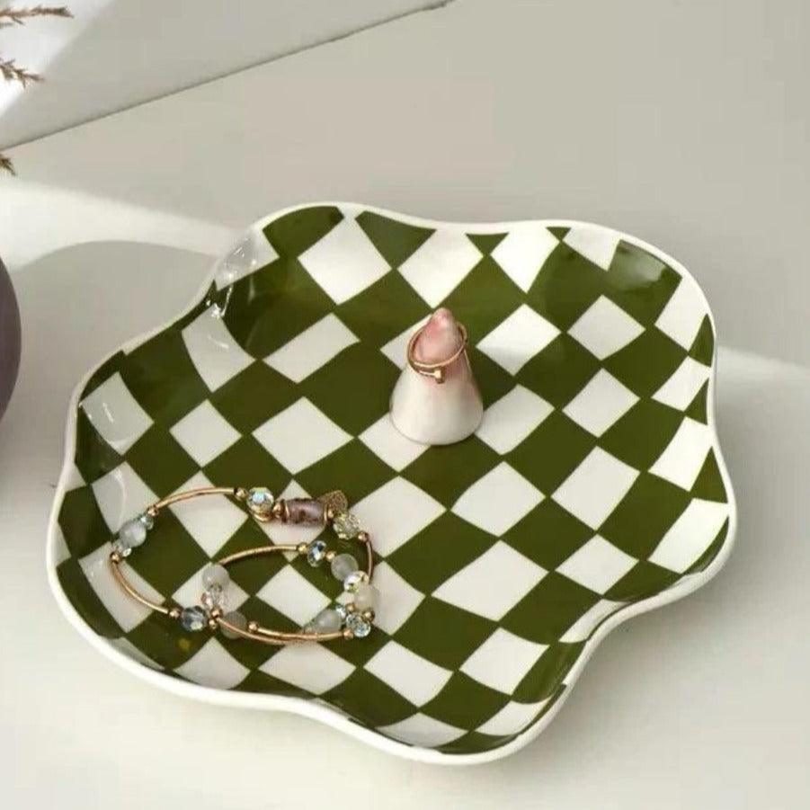 NinonCloud – Rutigt skål i form av ett moln med en lekfull form och iögonfallande stil Carvallo