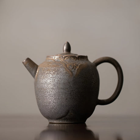 Teekanne av järn med glasyr – Japansk design & handgjord | Perfekt för Gongfu te ceremonier Carvallo