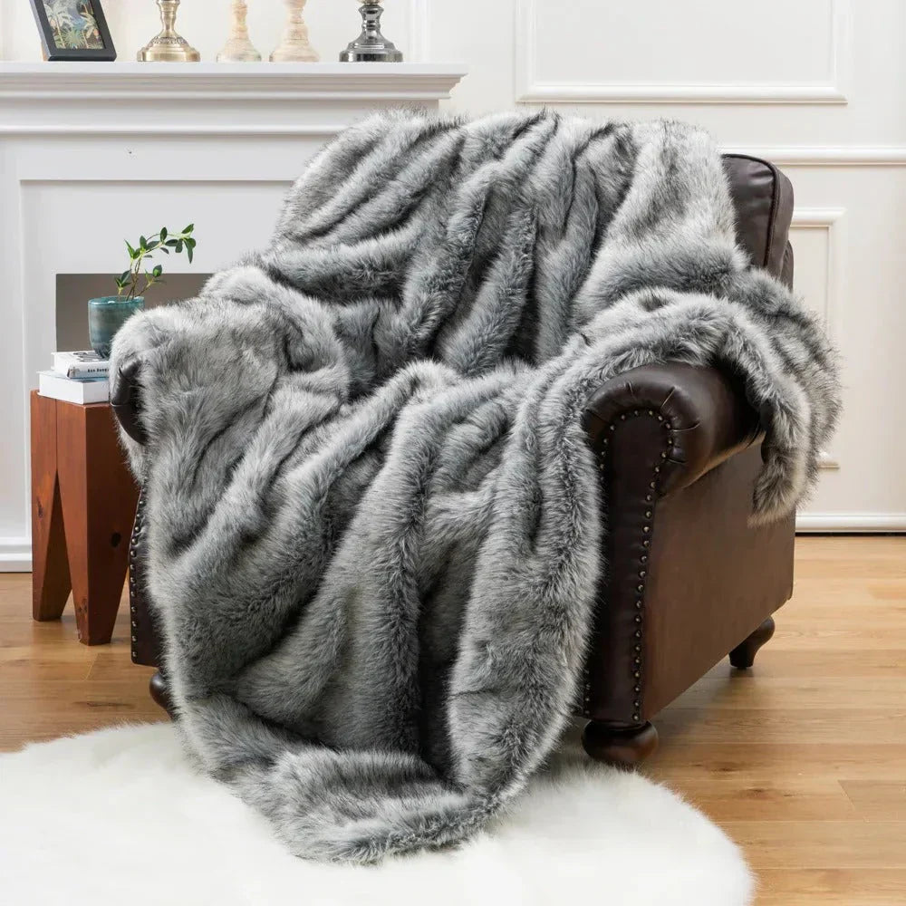 Plush Faux Fur Blanket – Elegant och Mysig Heminredning Carvallo
