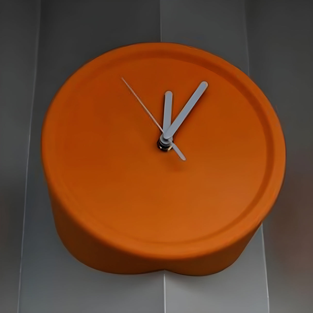 Hörnväggur – Dekorativ design med tyst kvartsvärk | Ideal för varje rumshörn Carvallo