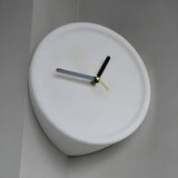 Hörnväggur – Dekorativ design med tyst kvartsvärk | Ideal för varje rumshörn Carvallo