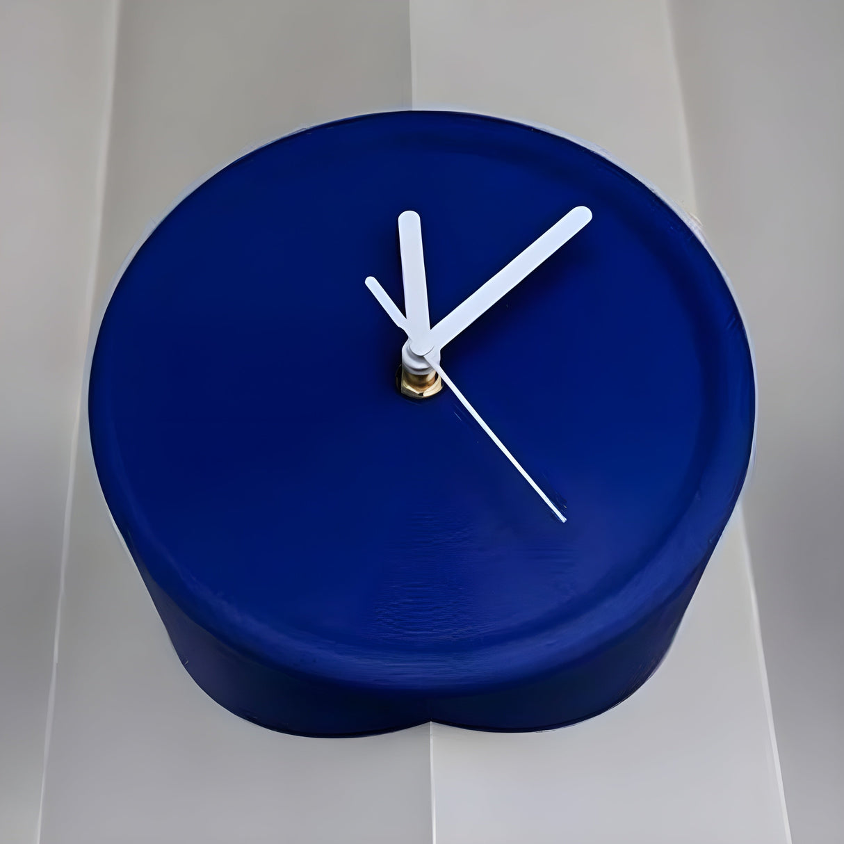 Hörnväggur – Dekorativ design med tyst kvartsvärk | Ideal för varje rumshörn Carvallo