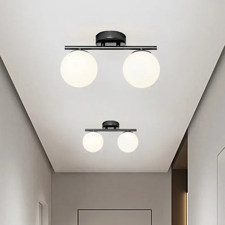 Nordic LED taklampa i glas - elegant vit boll för alla rum MILA Sverige