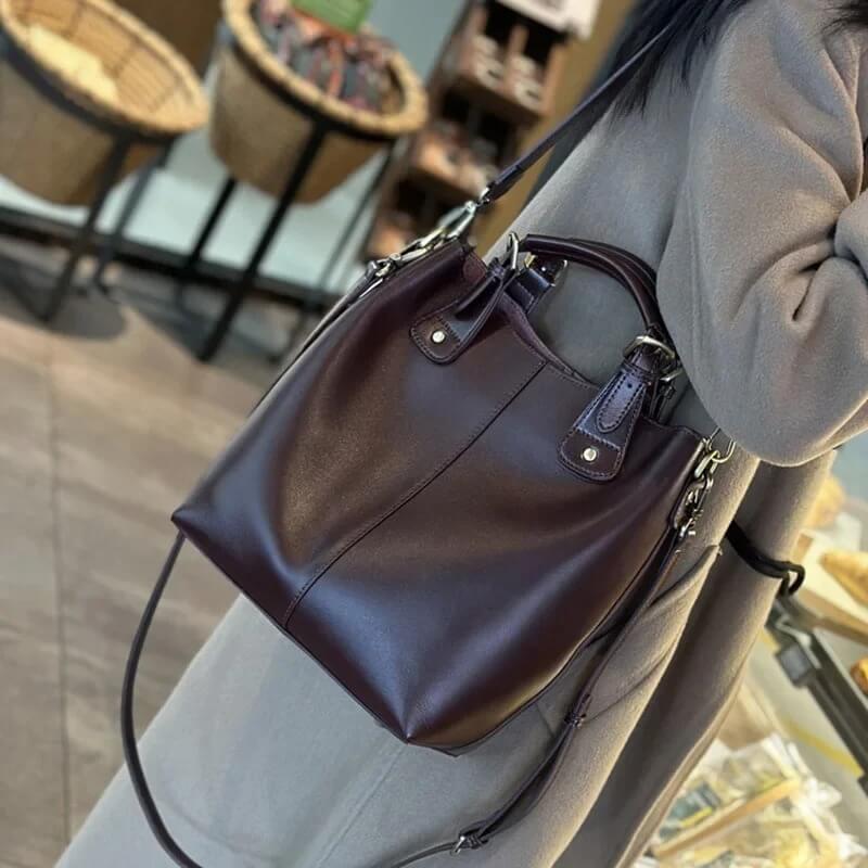 VelvetaBag - Elegant Läderaxelväska för Stil och Funktion i Äkta Läder-Shoulder Bags-BB-Vinbrun-Hemnix