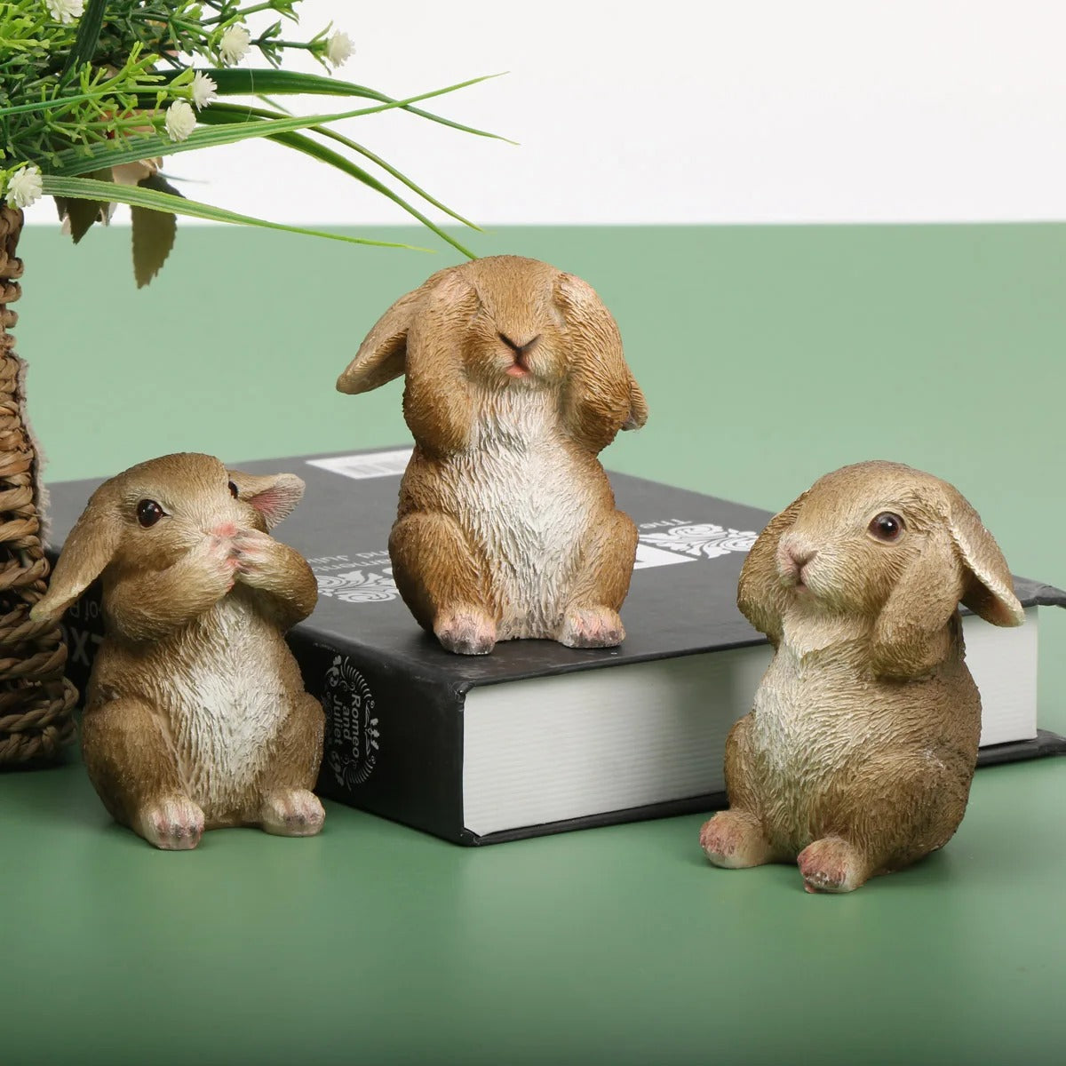 HushBunny Figur - Dekorativt Kaninset i Harz Carvallo