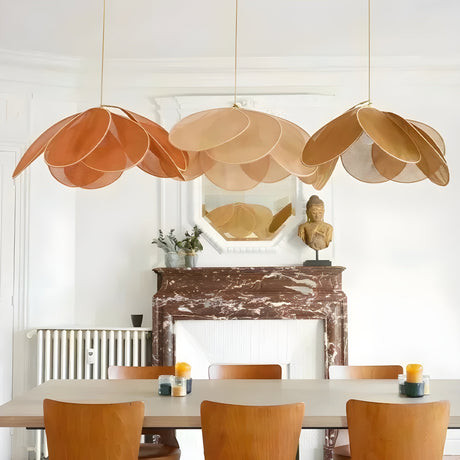 Hänglampa med tygblommor – Modern, dekorativ belysning för vardagsrum Carvallo