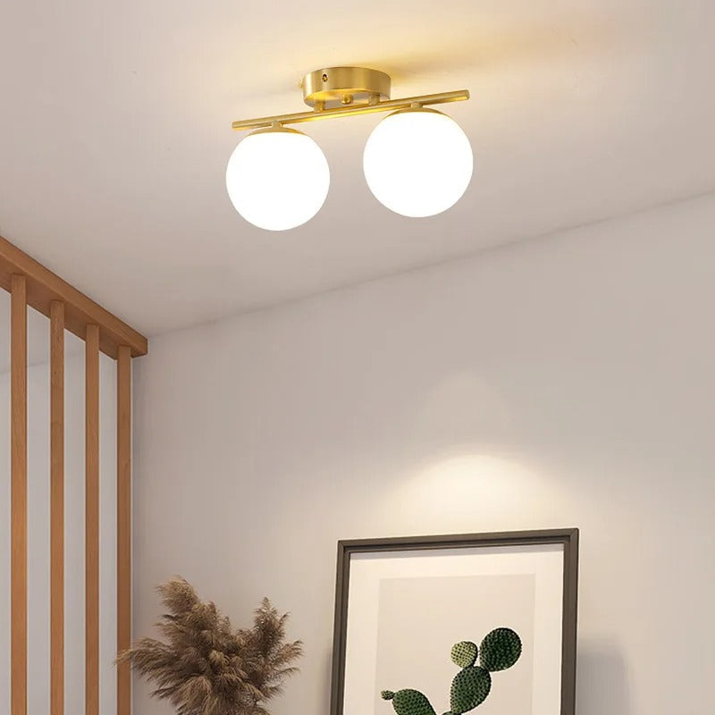 Nordic LED taklampa i glas - elegant vit boll för alla rum MILA Sverige