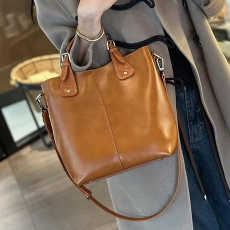 VelvetaBag - Elegant Läderaxelväska för Stil och Funktion i Äkta Läder-Shoulder Bags-BB-Gul-Hemnix