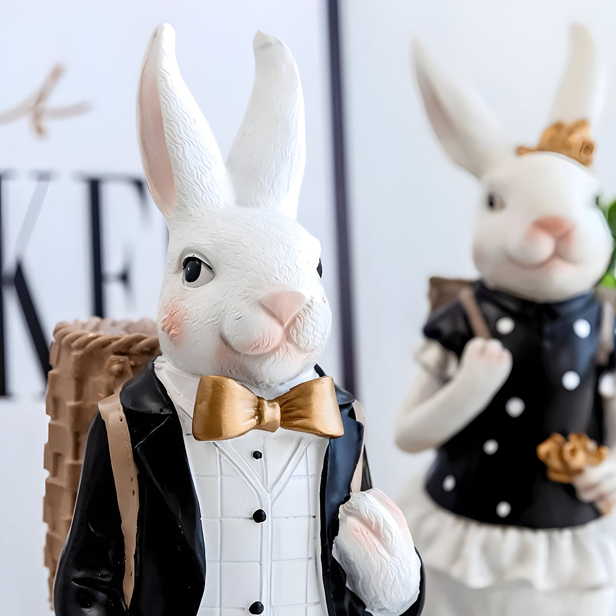 RegalRabbit Dekoration – Dekorativ Pastoral Palats Kaninfamilj Dekoration Carvallo