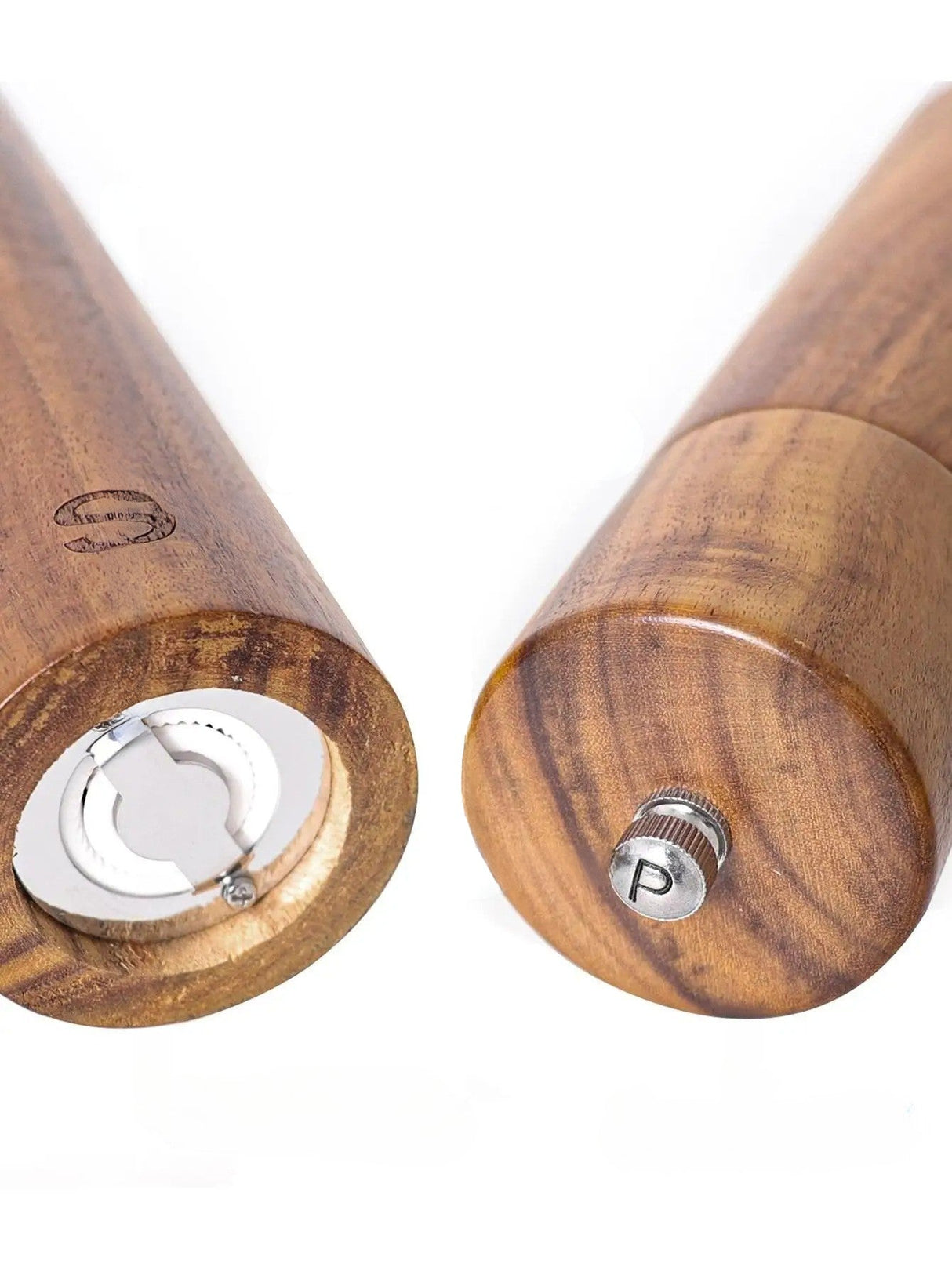 Salt- och pepparkvarn i trä – Stiligt köksredskap med bricka och pensel Carvallo