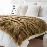 Plush Faux Fur Blanket – Elegant och Mysig Heminredning Carvallo