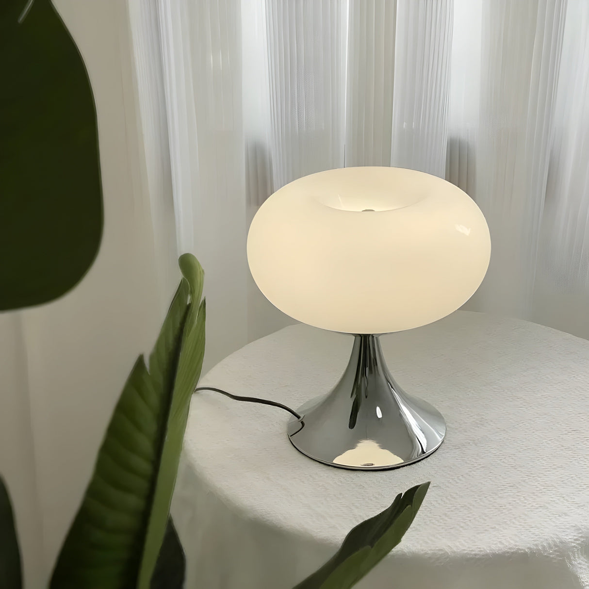 SereneCrystal Lampa - Elegant Retro Bordslampa Carvallo