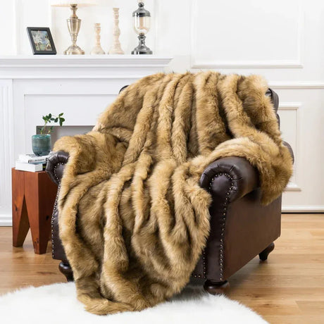 Plush Faux Fur Blanket – Elegant och Mysig Heminredning Carvallo