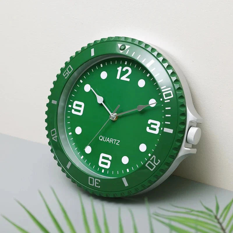 Carvallo – Modern väggklocka med coola siffror för precis tidtagning Carvallo