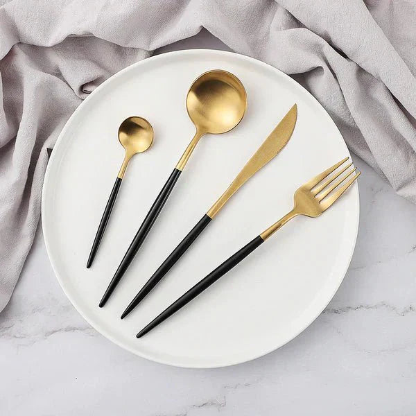 LuxeSet – Lyxig Minimalistisk 24-delars Rostfritt Stål Servis Carvallo