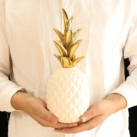 Guld Ananas Heminredning för Tropisk Elegans och Stil Carvallo
