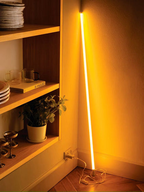 Neon-Stil LED Golvslampa – Livfull Ljusstång för Stämnings- & Accentbelysning Carvallo