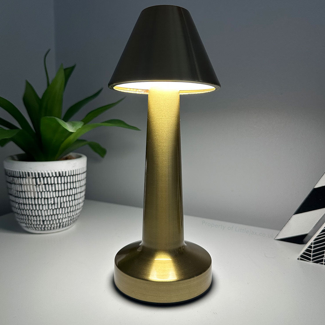 Ambient Oblique Modern Trådlös Bordslampa med 3 Belysningslägen Carvallo
