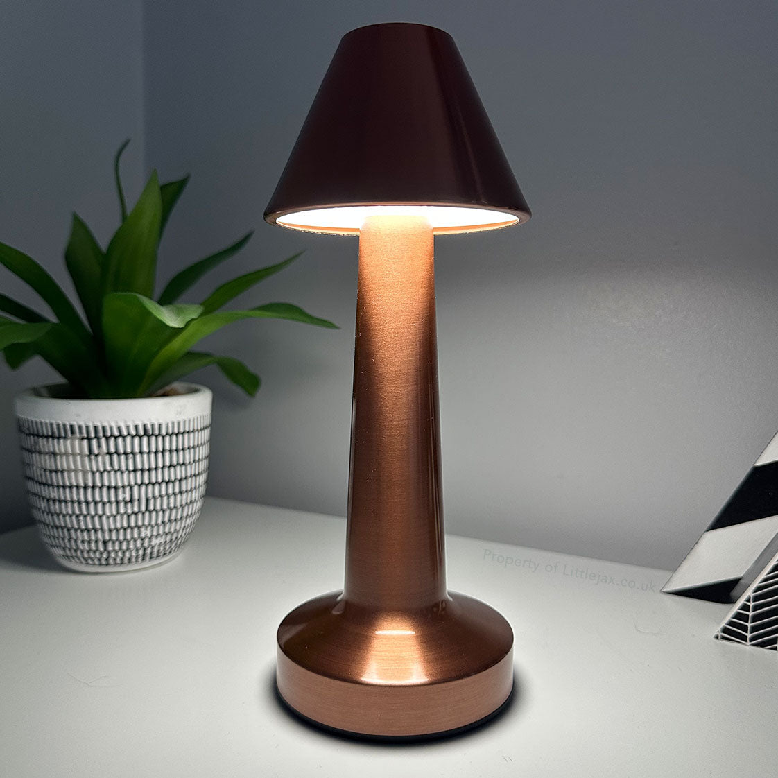 Ambient Oblique Modern Trådlös Bordslampa med 3 Belysningslägen Carvallo