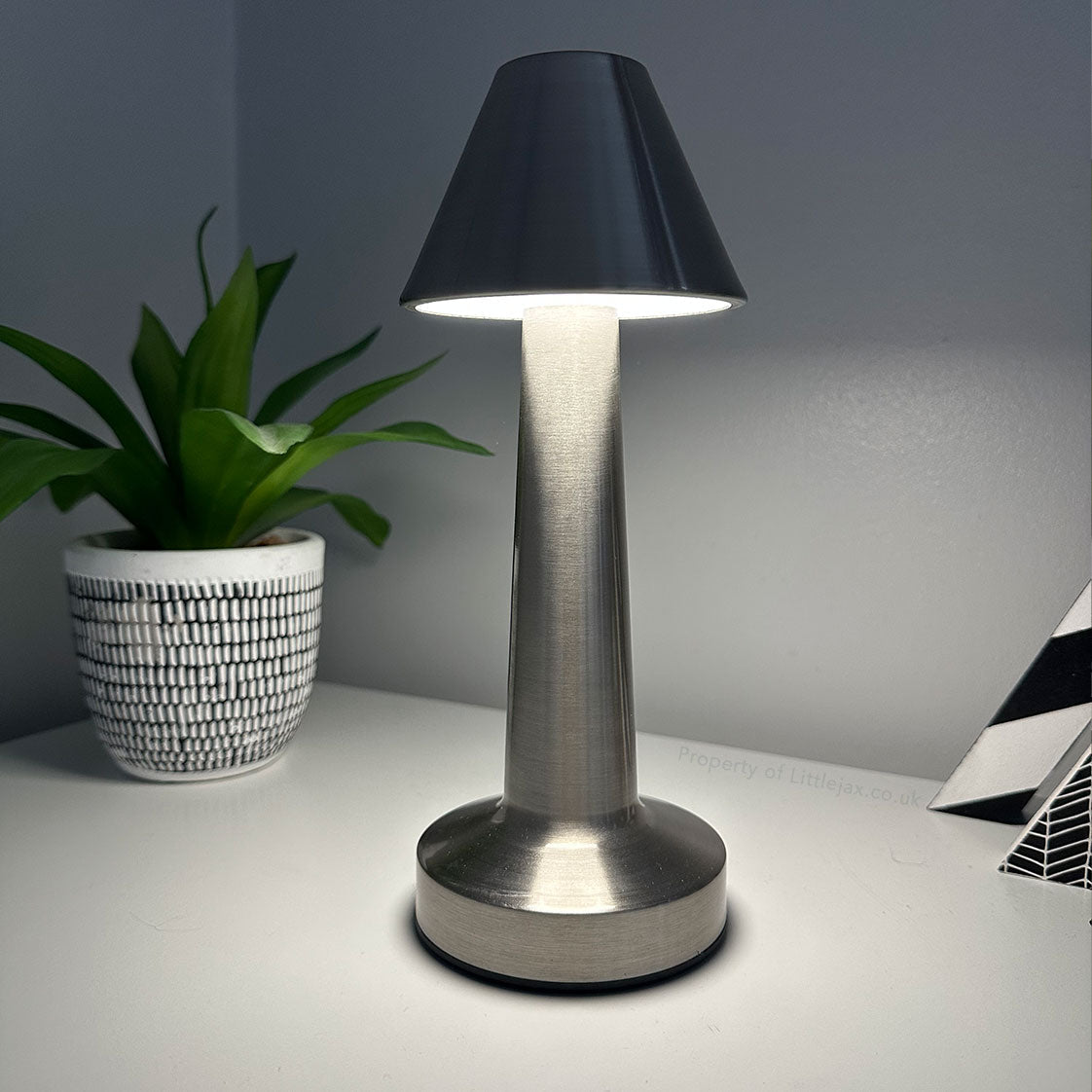 Ambient Oblique Modern Trådlös Bordslampa med 3 Belysningslägen Carvallo