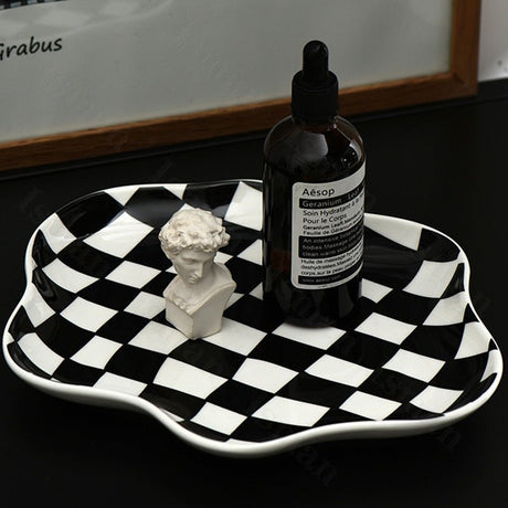 Nordisk keramisk rutigt förvaringsfat i modern design Carvallo