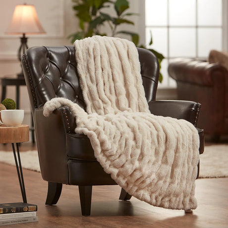 Elegant Faux Fur Filt Carvallo
