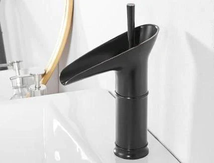 Antik Vattenfall Badrum Handfat Blandare Carvallo