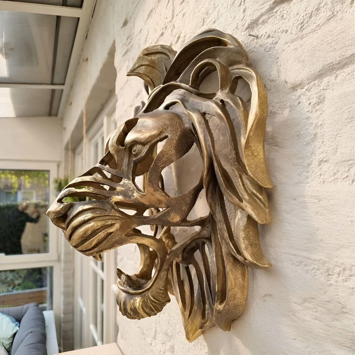 Golden Roar - Exquisite Guldpläterad Hartz Lejonhuvud Väggmonterad Skulptur Carvallo