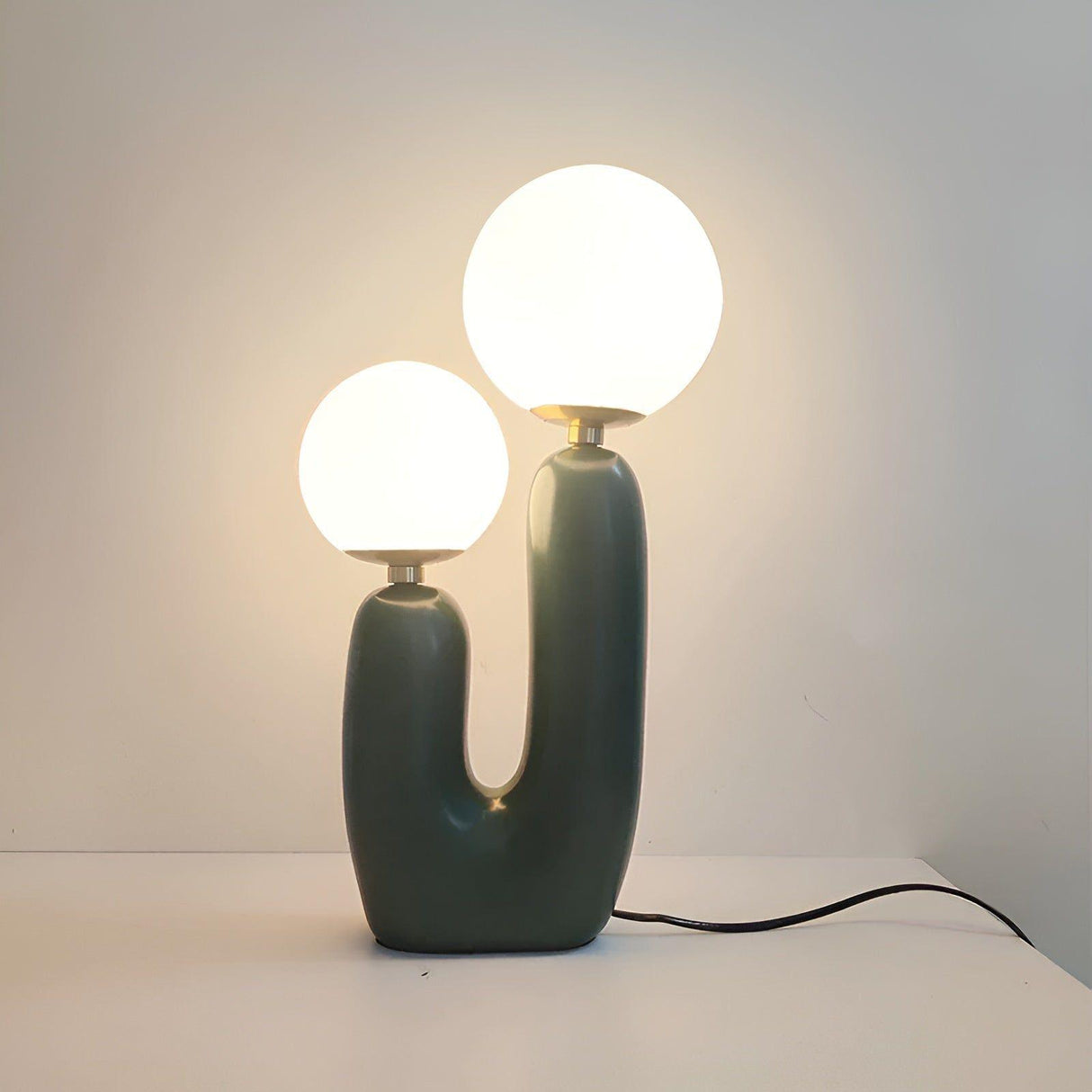 TwinGlow - Kreativ nordisk bordslampa med dubbla frostat glasbollar Carvallo