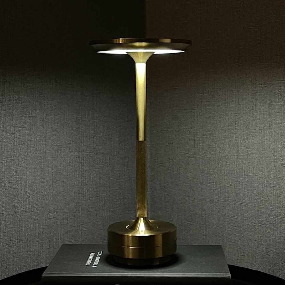 Ambient Metallic Trådlös Bordslampa Carvallo