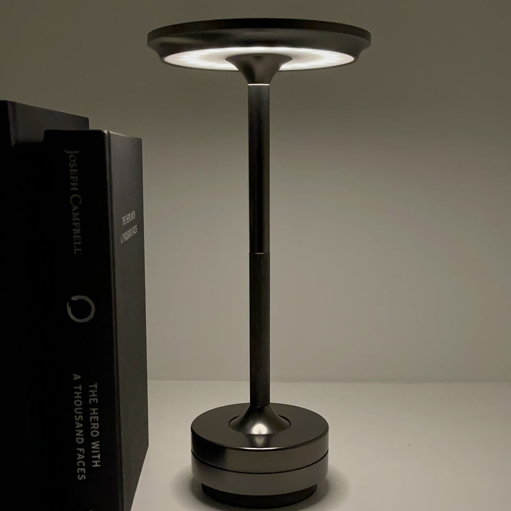 Ambient Metallic Trådlös Bordslampa Carvallo