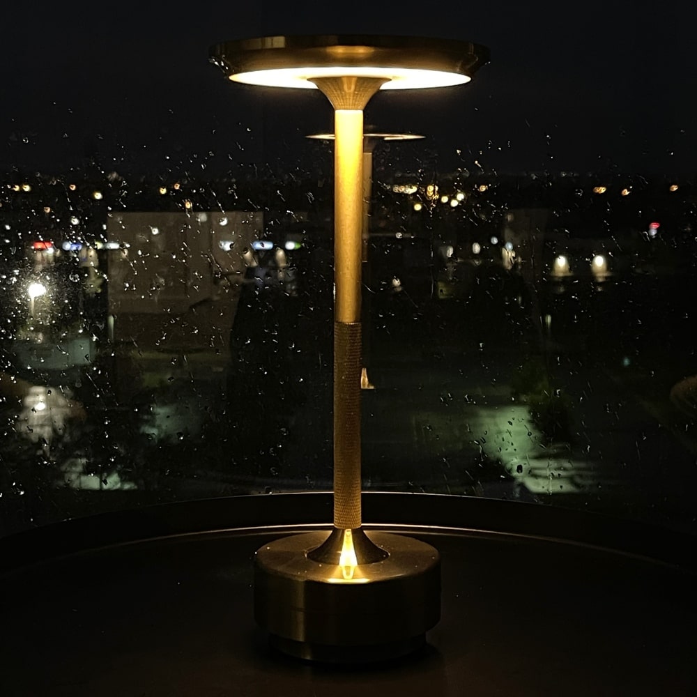 LuxRoyale Trådlös LED Bordslampa – Vattentålig, Justerbar Ljusstyrka, & Modern Design Carvallo