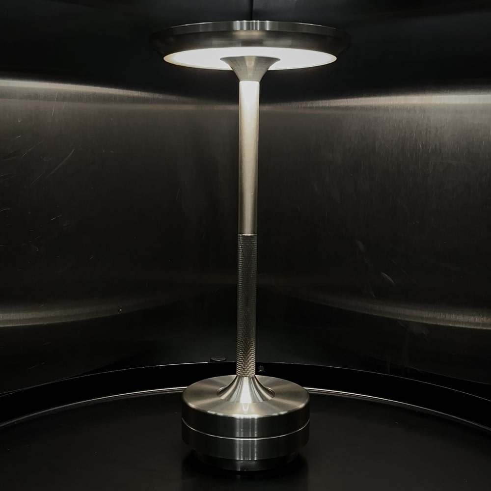 Ambient Metallic Trådlös Bordslampa Carvallo