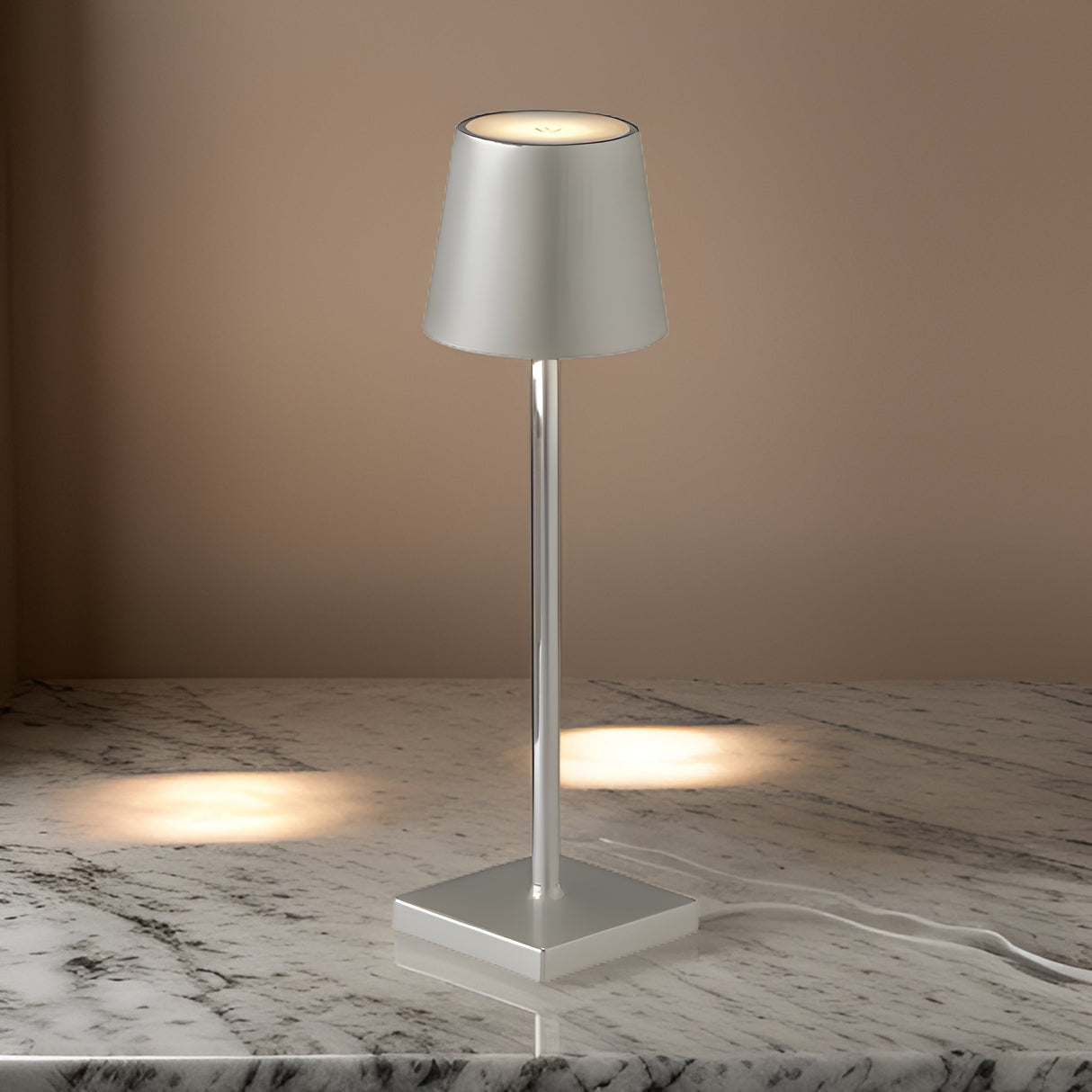 Uppladdningsbar bordslampa Carvallo