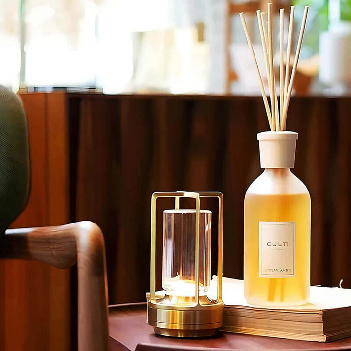 Lyxig och elegant trådlös bordslampa MILA Sverige