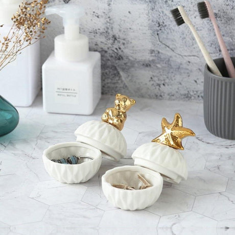 Smyckeskrin i porslin i vitt och guld MILA Sverige