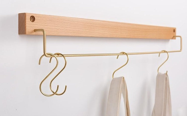Carvallo – Elegant Bökved Towel Rack with Brass Accents Carvallo