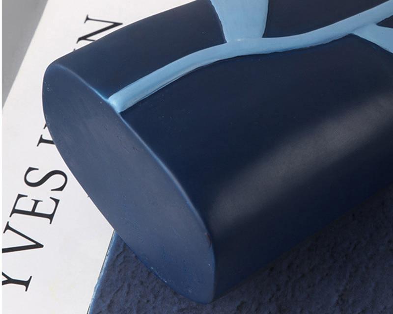 Keramiska blomvaser med utskärningsdesign MILA Sverige