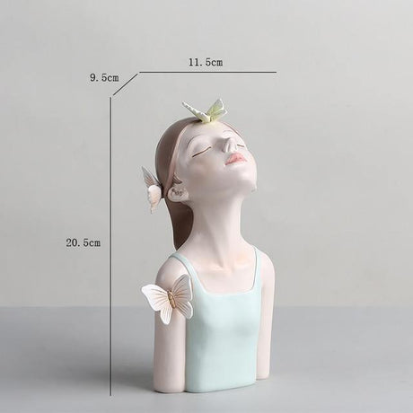 Carvallo – Fängslande Skulptur i Skogen med Fjärilar och Blommor Carvallo