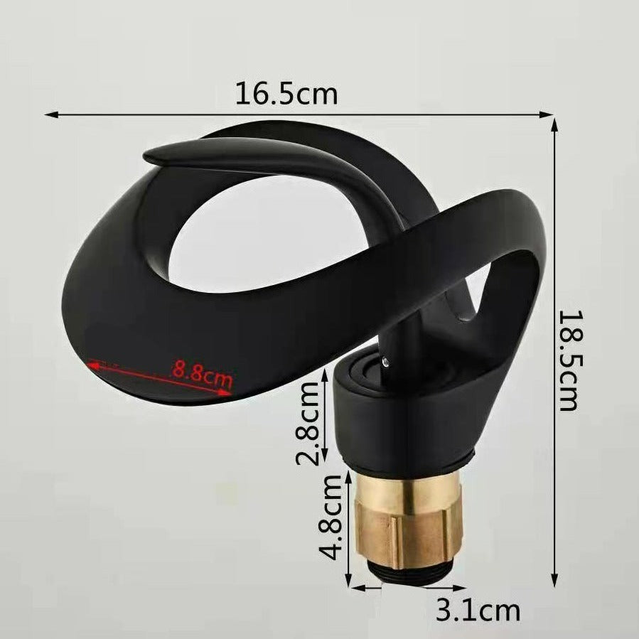 Modern badrumsarmatur i Gebogenem Design MILA Sverige