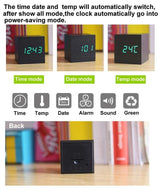 Digital klocka kub i modern trädesign Carvallo