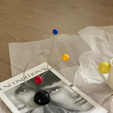 Kreativ Skrivbord Balans Mobil Dekoration i Metall Design Carvallo